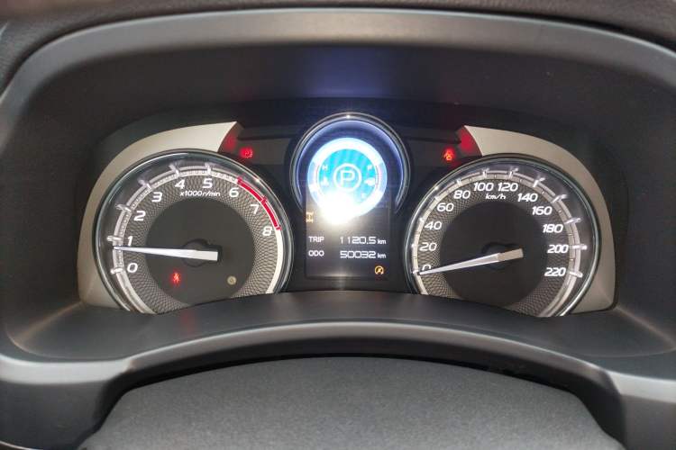 Used Isuzu mu-X 2022 2.0T Gasoline Automatic 4WD Jingyue Trim with 5 Seats Instrument Cluster
