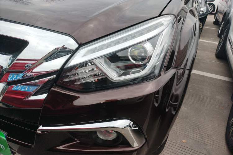 Used Isuzu mu-X 2022 2.0T Gasoline Automatic 4WD Jingyue Trim with 5 Seats Left Front Headlight