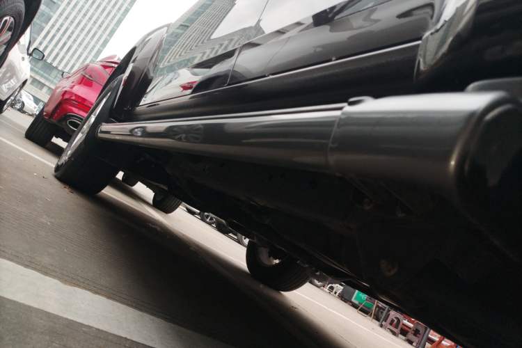Used Isuzu mu-X 2022 2.0T Gasoline Automatic 4WD Jingyue Trim with 5 Seats Left Side Sill