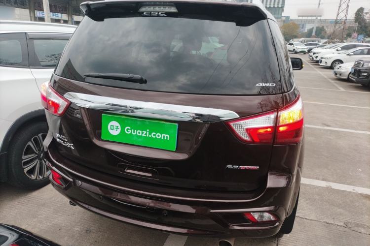 Used Isuzu mu-X 2022 2.0T Gasoline Automatic 4WD Jingyue Trim with 5 Seats Rear