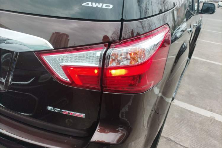 Used Isuzu mu-X 2022 2.0T Gasoline Automatic 4WD Jingyue Trim with 5 Seats Right Rear Taillight