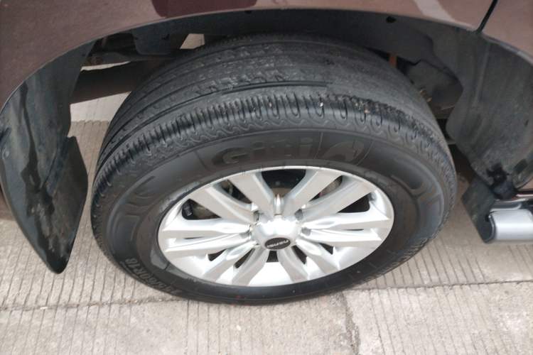Used Isuzu mu-X 2022 2.0T Gasoline Automatic 4WD Jingyue Trim with 5 Seats Right Rear Wheel Hub