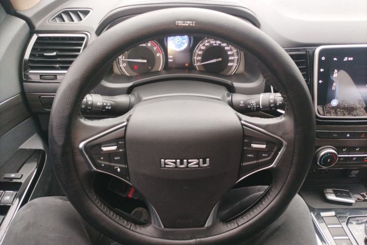 Used Isuzu mu-X 2022 2.0T Gasoline Automatic 4WD Jingyue Trim with 5 Seats Steering Wheel
