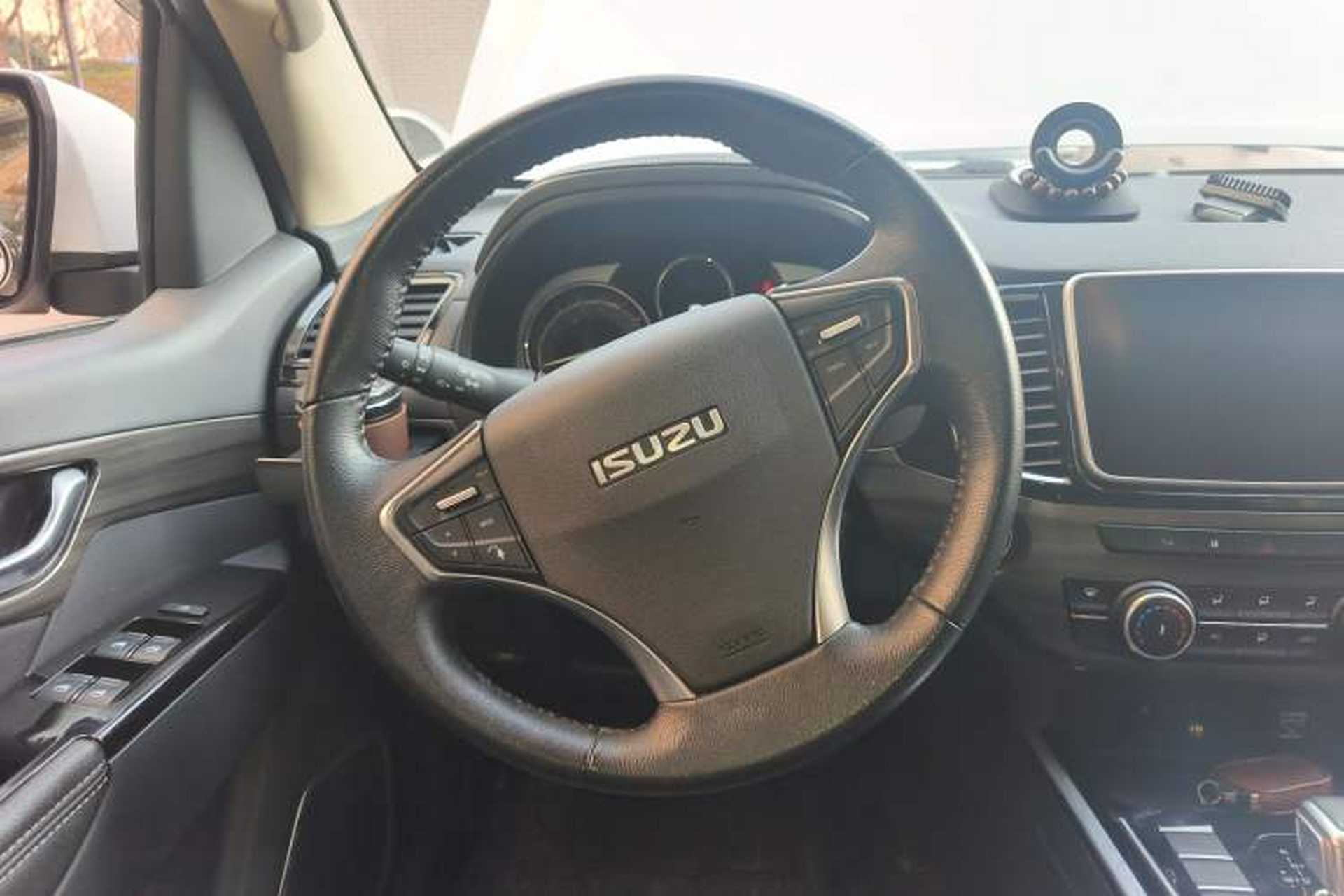 Used Isuzu mu-X 2022 2.0T Gasoline Automatic 4WD Jingyue Trim with 5 Seats Steering Wheel