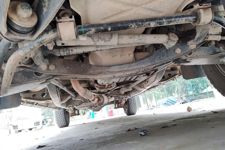 Used Isuzu Pickup 2009 2.8T Two-Wheel-Drive Base Pickup Truck with 4JB1-TCT Engine Chassis Front