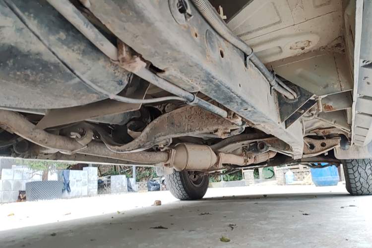 Used Isuzu Pickup 2009 2.8T Two-Wheel-Drive Base Pickup Truck with 4JB1-TCT Engine Chassis Front Right