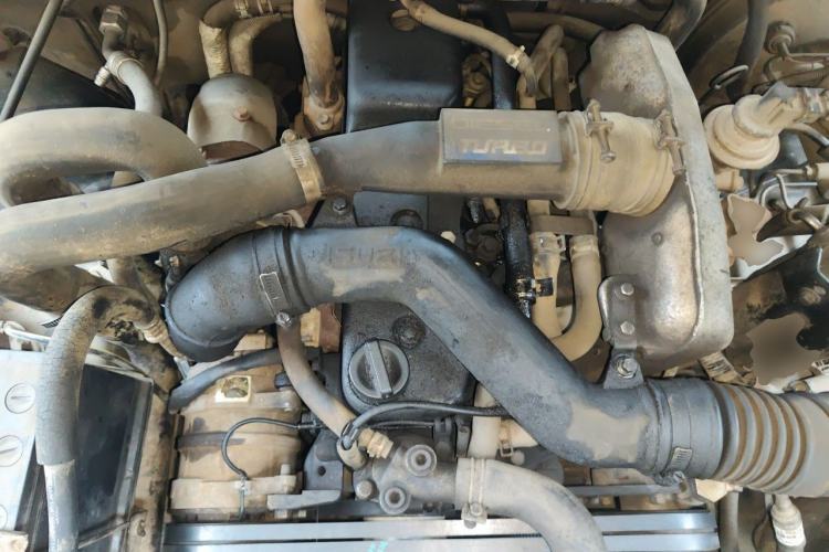Used Isuzu Pickup 2009 2.8T Two-Wheel-Drive Base Pickup Truck with 4JB1-TCT Engine Engine Bay