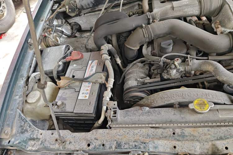Used Isuzu Pickup 2009 3.0T Two-Wheel Drive Base-Model Pickup Truck 4KH1-TC1 Engine Bay Right