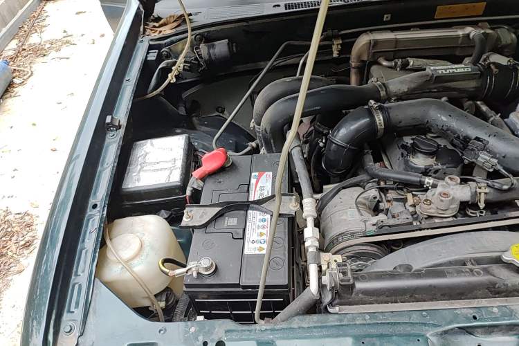 Used Isuzu Pickup 2009 2.8T Two-Wheel-Drive Base Pickup Truck with 4JB1-TCT Engine Engine Bay Right