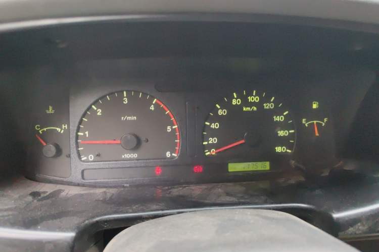 Used Isuzu Pickup 2009 2.8T Two-Wheel-Drive Base Pickup Truck with 4JB1-TCT Engine Instrument Cluster