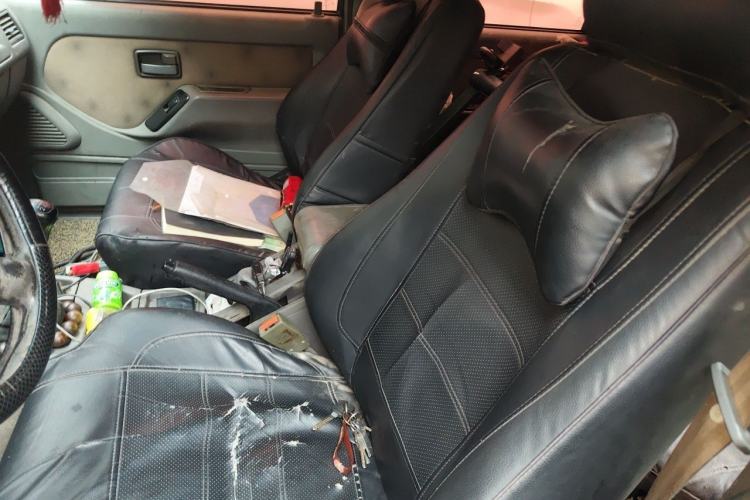 Used Isuzu Pickup 2009 2.8T Two-Wheel-Drive Base Pickup Truck with 4JB1-TCT Engine Left Front Seat