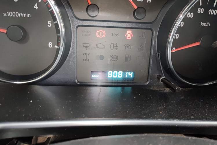 Used Isuzu Pickup 2009 2.8T Two-Wheel-Drive Base Pickup Truck with 4JB1-TCT Engine Odometer Close Up