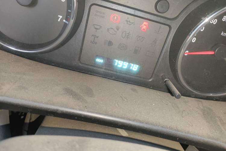 Used Isuzu Pickup 2009 2.5L 4x4 Base-Model Pickup Truck 4ZE3-MPI Odometer Close Up