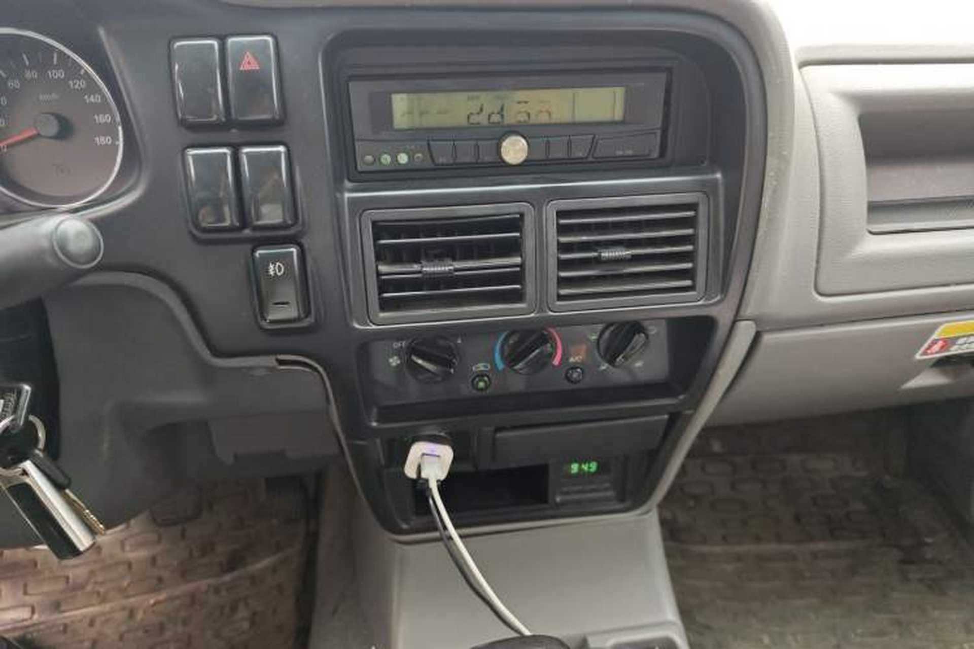 Used Isuzu Pickup 2009 2.8T Two-Wheel-Drive Base Van 4JB1-TCT Audio And AC Panel