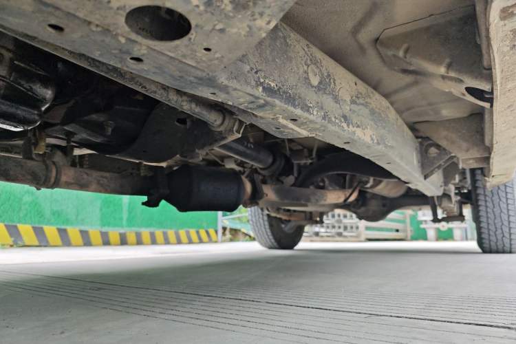 Used Isuzu Pickup 2009 2.8T Two-Wheel-Drive Base Van 4JB1-TCT Chassis Front Left