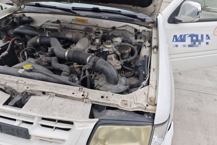 Used Isuzu Pickup 2009 2.8T Two-Wheel-Drive Base Van 4JB1-TCT Engine Bay Left