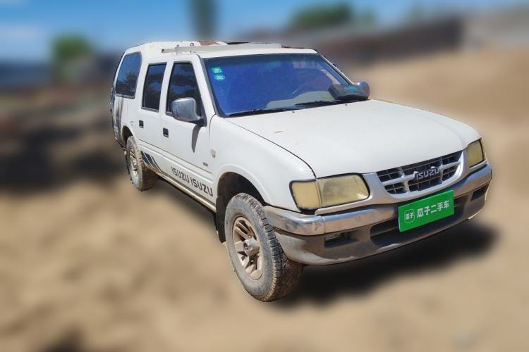Used Isuzu Pickup 2009 2.5L 4x4 Base-Model Pickup Truck 4ZE3-MPI Front Right 45 Deg