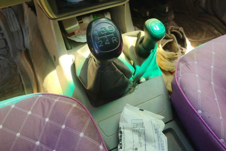 Used Isuzu Pickup 2009 2.5L 4x4 Base-Model Pickup Truck 4ZE3-MPI Gear Lever