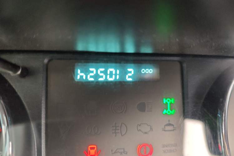 Used Isuzu Pickup 2009 2.8T Two-Wheel-Drive Base Van 4JB1-TCT Odometer Close Up