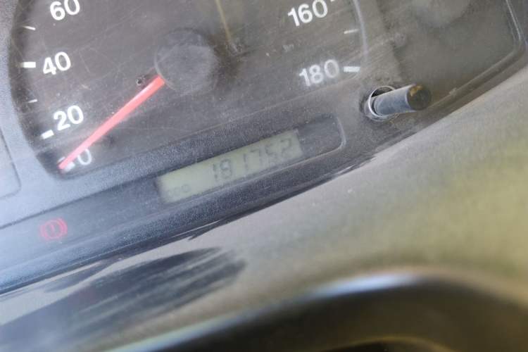 Used Isuzu Pickup 2009 2.5L 4x4 Base-Model Pickup Truck 4ZE3-MPI Odometer Close Up