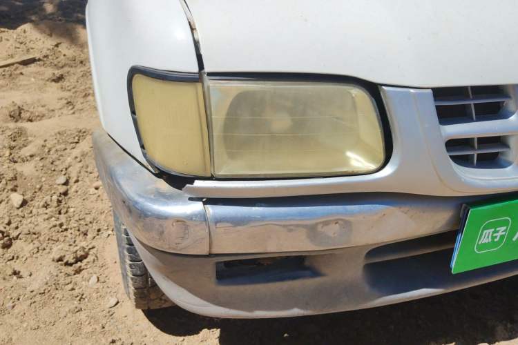 Used Isuzu Pickup 2009 2.5L 4x4 Base-Model Pickup Truck 4ZE3-MPI Right Front Headlight