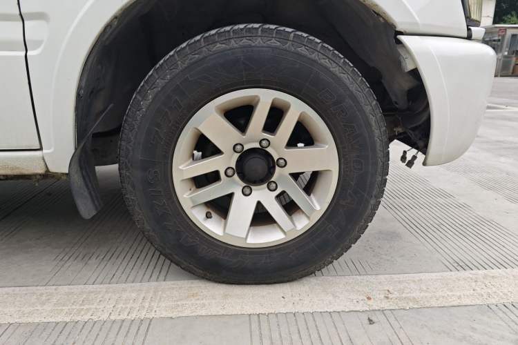 Used Isuzu Pickup 2009 2.8T Two-Wheel-Drive Base Van 4JB1-TCT Right Front Wheel Hub