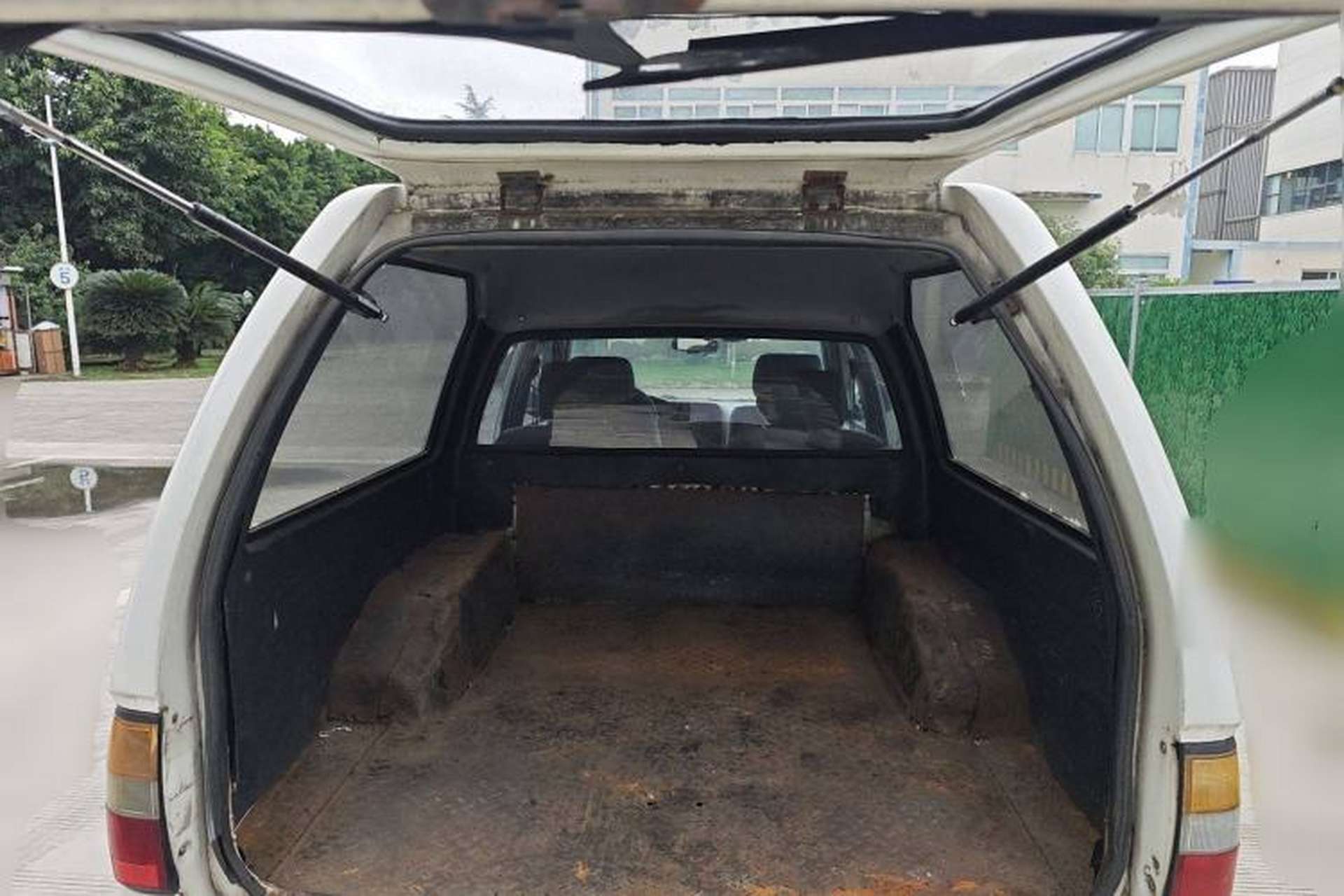 Used Isuzu Pickup 2009 2.8T Two-Wheel-Drive Base Van 4JB1-TCT Trunk