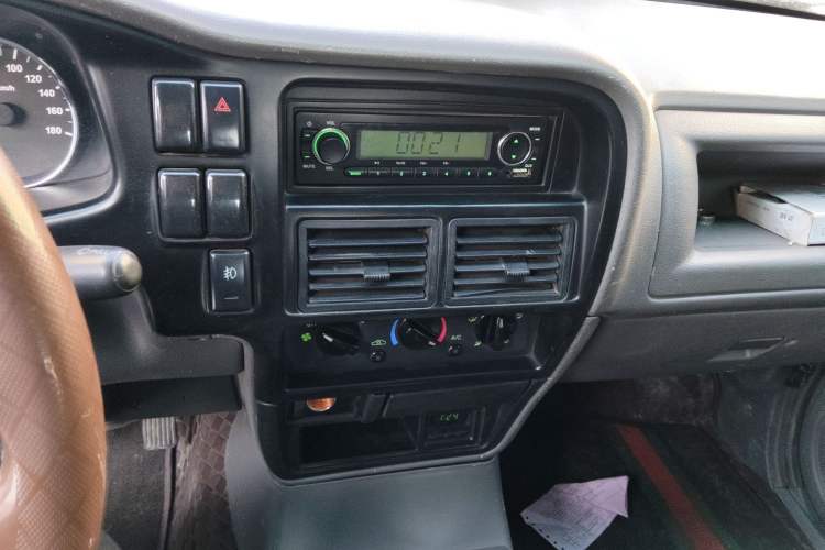 Used Isuzu Pickup 2015 2.8T Four-Wheel Drive 4JB1CT Audio And AC Panel