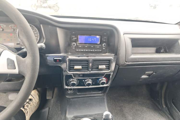 Used Isuzu Pickup 2015 2.8T Four-Wheel Drive 4JB1CT Audio And AC Panel