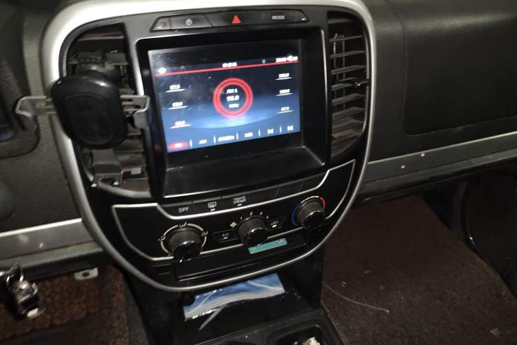 Used Isuzu Pickup 2015 3.0T Two-Wheel Drive 4KH1CT Audio And AC Panel