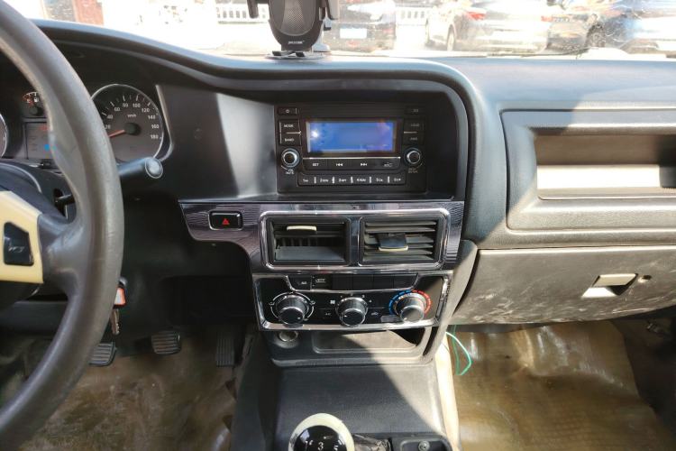 Used Isuzu Pickup 2015 2.8T Two-Wheel Drive 4JB1CT Audio And AC Panel