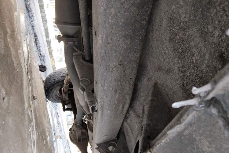Used Isuzu Pickup 2015 2.8T Four-Wheel Drive 4JB1CT Chassis Front Left