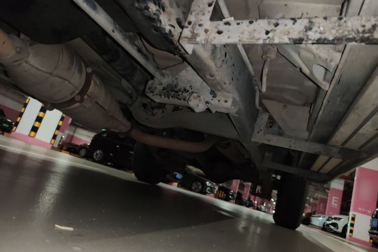 Used Isuzu Pickup 2015 3.0T Two-Wheel Drive 4KH1CT Chassis Front Left