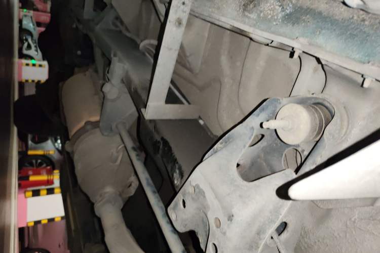 Used Isuzu Pickup 2015 3.0T Two-Wheel Drive 4KH1CT Chassis Front Right