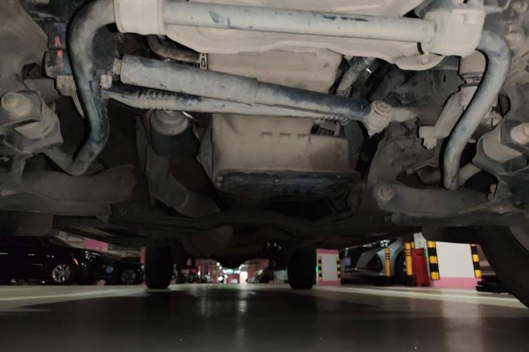 Used Isuzu Pickup 2015 3.0T Two-Wheel Drive 4KH1CT Chassis Front