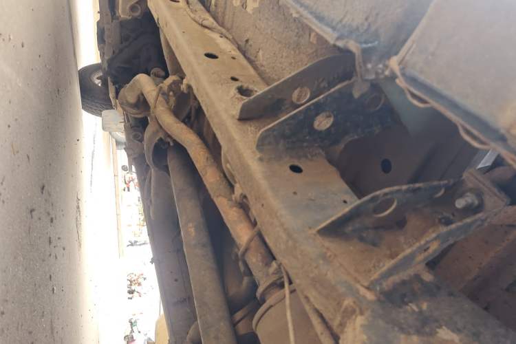 Used Isuzu Pickup 2015 2.8T Four-Wheel Drive 4JB1CT Chassis Rear Left