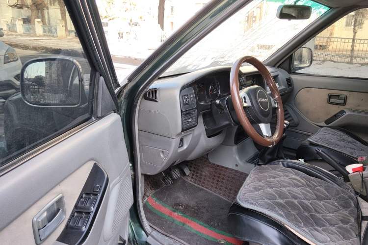 Used Isuzu Pickup 2015 2.8T Four-Wheel Drive 4JB1CT Driver Seat