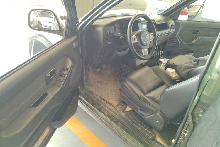 Used Isuzu Pickup 2015 2.8T Four-Wheel Drive 4JB1CT Driver Seat
