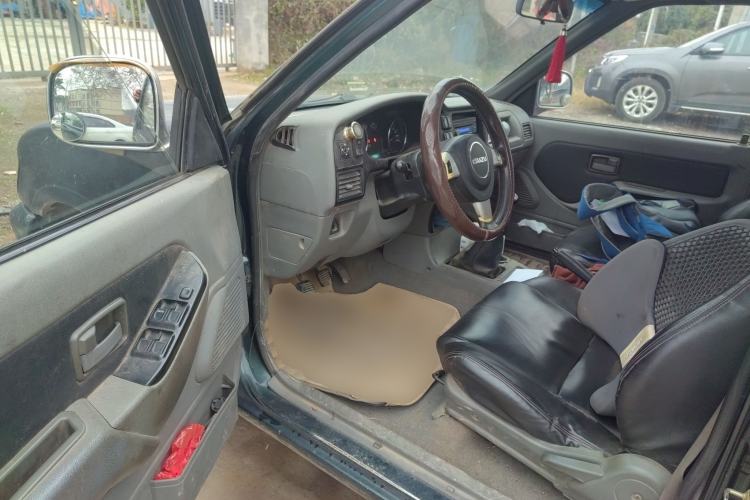 Used Isuzu Pickup 2015 2.8T Two-Wheel Drive 4JB1CT Driver Seat