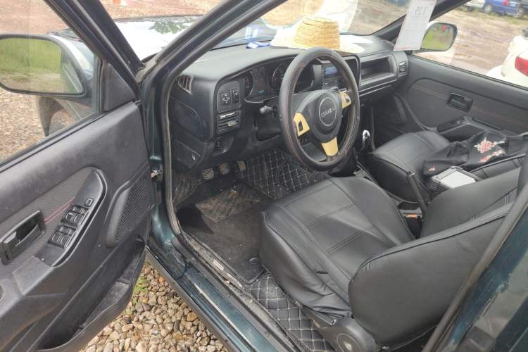 Used Isuzu Pickup 2015 2.8T Two-Wheel Drive 4JB1CT Driver Seat