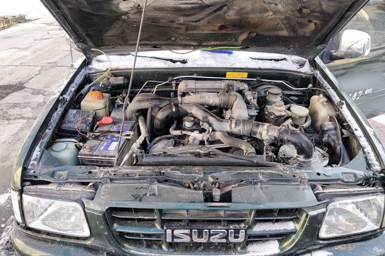 Used Isuzu Pickup 2015 2.8T Four-Wheel Drive 4JB1CT Engine Bay