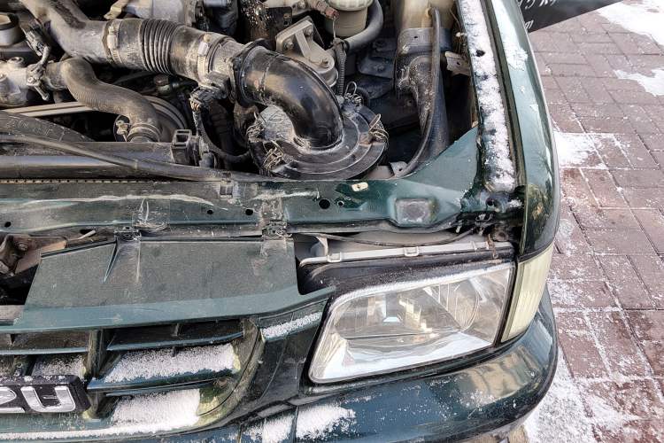 Used Isuzu Pickup 2015 2.8T Four-Wheel Drive 4JB1CT Engine Bay Left