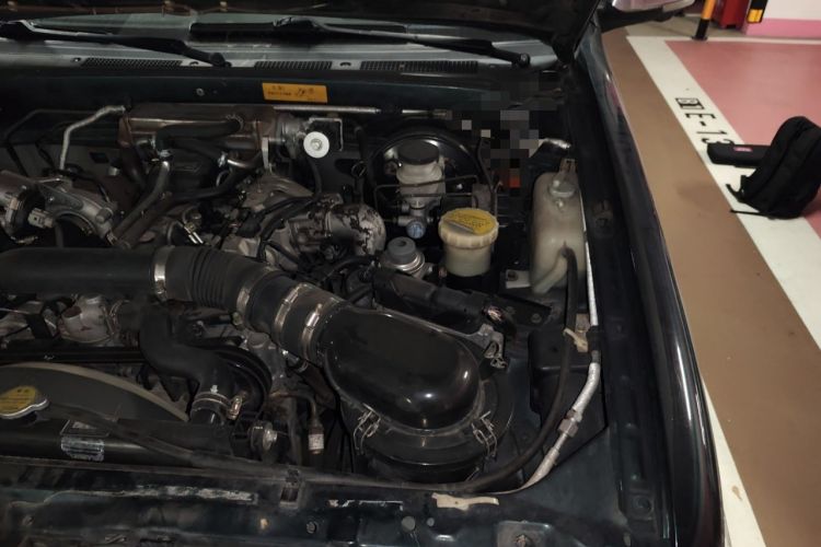 Used Isuzu Pickup 2015 3.0T Two-Wheel Drive 4KH1CT Engine Bay Left