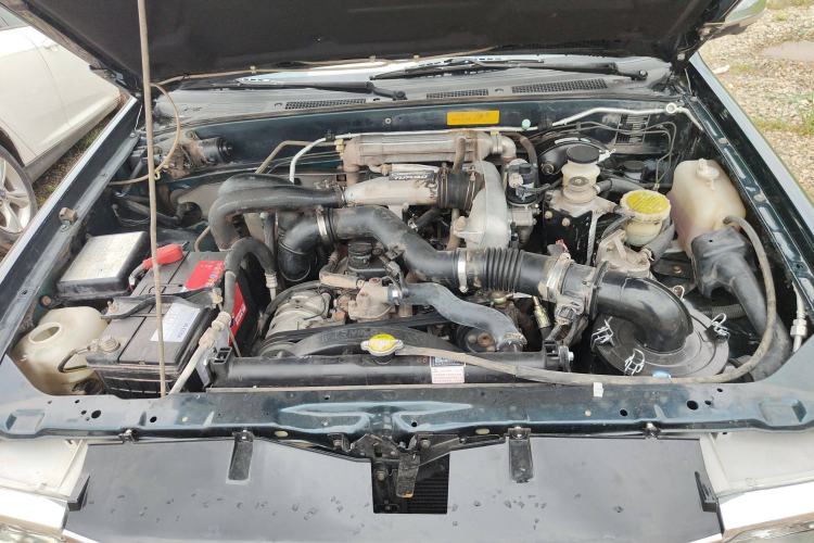 Used Isuzu Pickup 2015 2.8T Two-Wheel Drive 4JB1CT Engine Bay