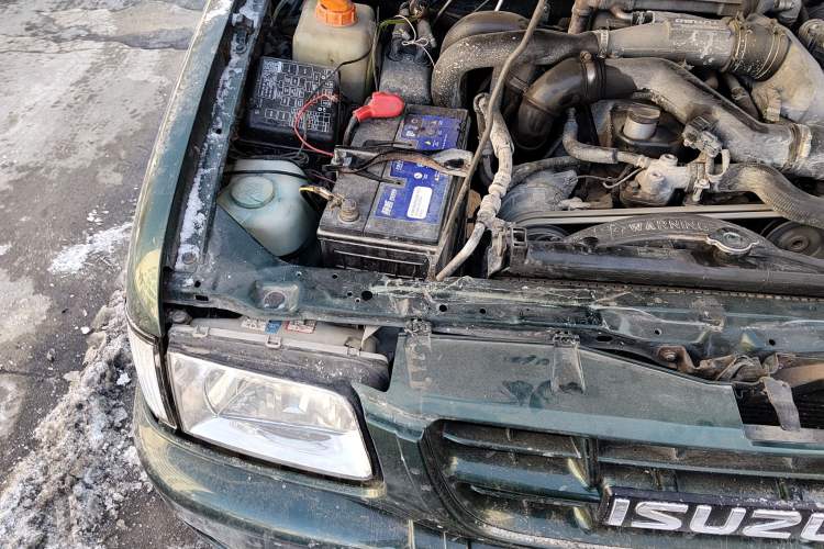 Used Isuzu Pickup 2015 2.8T Four-Wheel Drive 4JB1CT Engine Bay Right