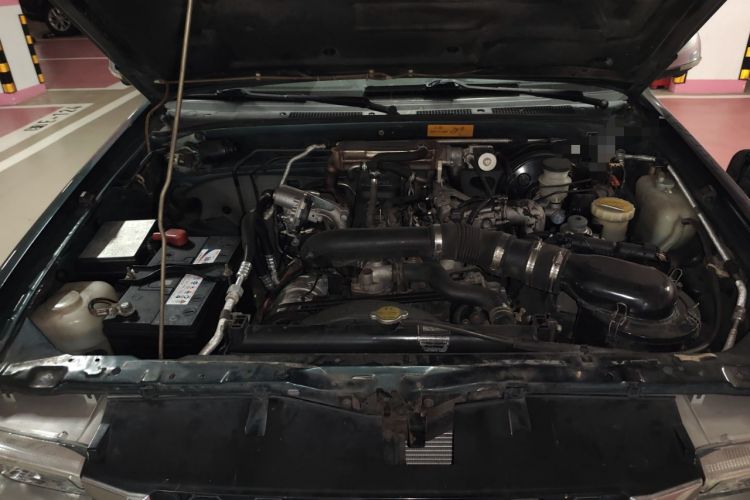 Used Isuzu Pickup 2015 3.0T Two-Wheel Drive 4KH1CT Engine Bay
