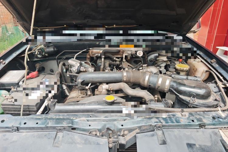 Used Isuzu Pickup 2015 3.0T Four-Wheel Drive 4KH1CT Engine Bay