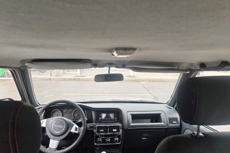 Used Isuzu Pickup 2015 2.8T Four-Wheel Drive 4JB1CT Headliner