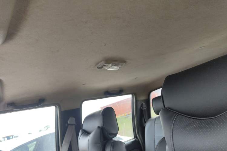 Used Isuzu Pickup 2015 2.8T Two-Wheel Drive 4JB1CT Headliner
