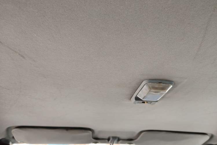 Used Isuzu Pickup 2015 2.8T Two-Wheel Drive 4JB1CT Headliner